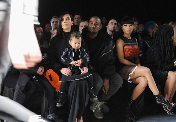 Siêu mẫu mặc váy xuyên thấu ấn tượng trên sàn catwalk - 5 Behati Prinsloo