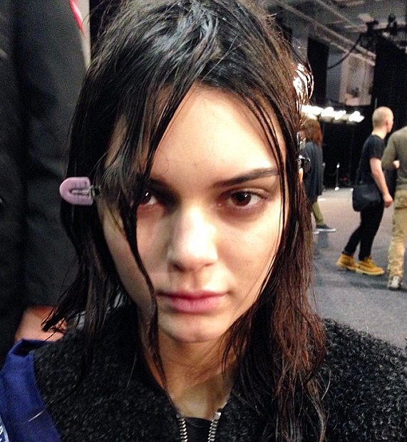 Siêu mẫu mặc váy xuyên thấu ấn tượng trên sàn catwalk - 7 Behati Prinsloo