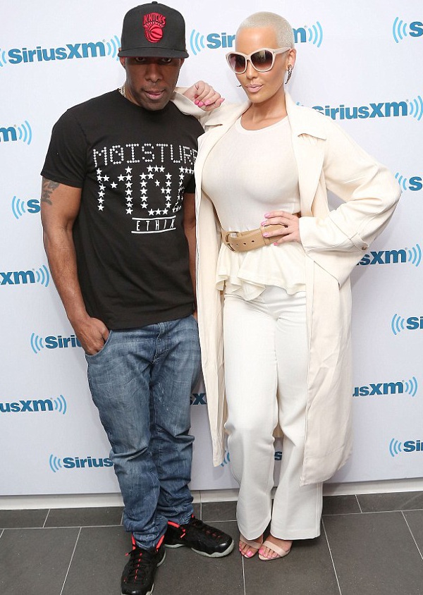 Người mẫu Mỹ bất ngờ mặc kín đáo - 4 Amber Rose
