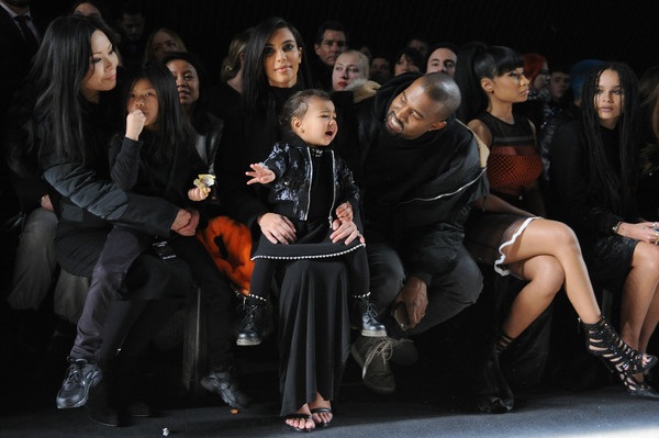 Con gái Kim Kardashian khóc thét khi đi xem trình diễn thời trang - 5 Vĩnh Ngọc