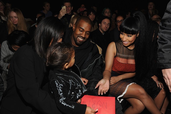 Con gái Kim Kardashian khóc thét khi đi xem trình diễn thời trang - 9 Vĩnh Ngọc