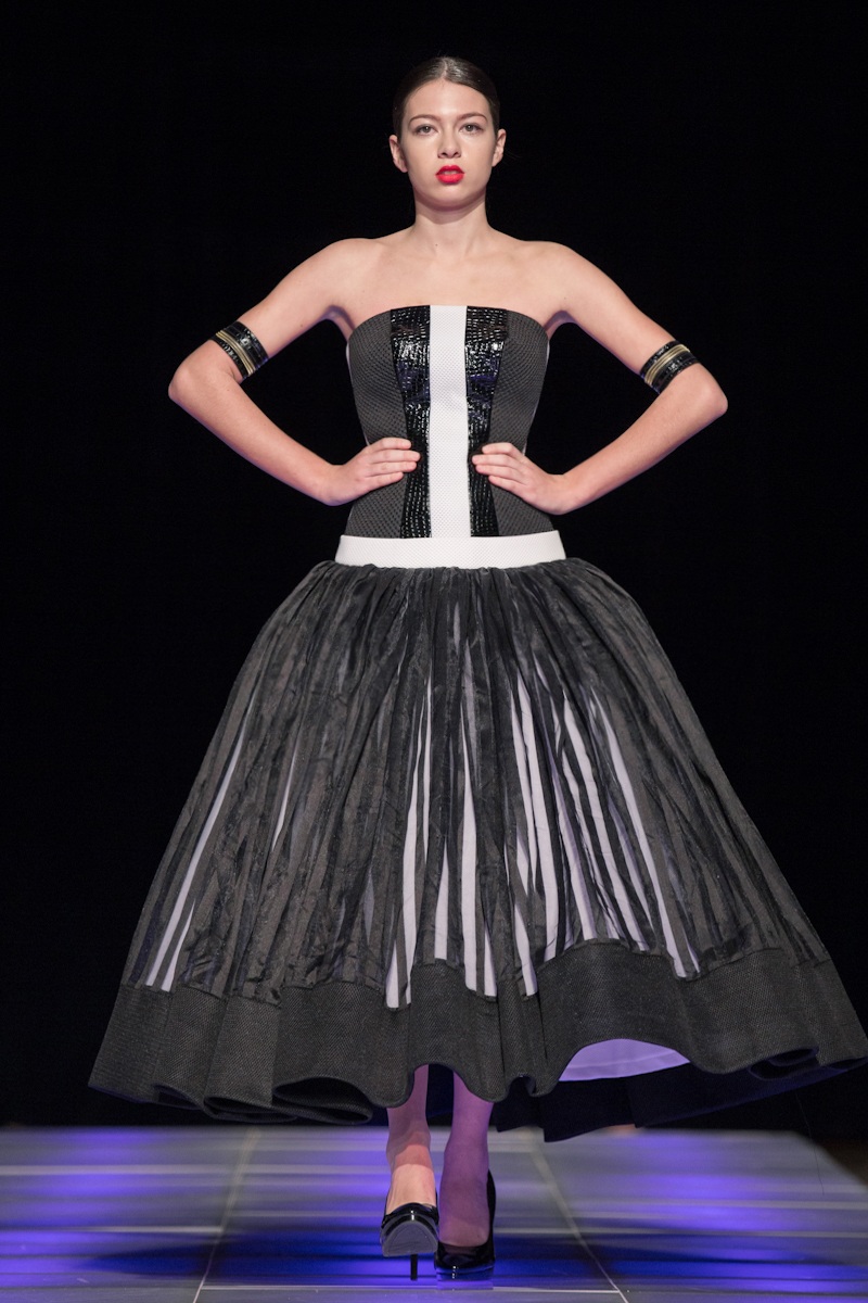 Quán quân Project Runway gây ấn tượng với khán giả New York - 8 Quán quân Project Runway gây ấn tượng với khán giả New York
