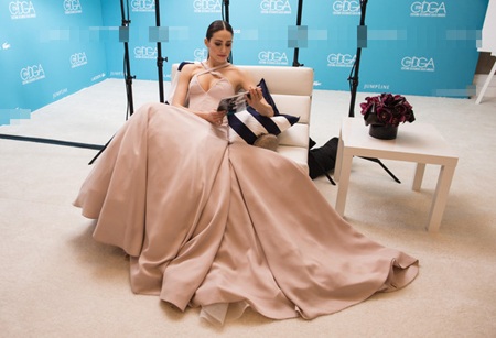 Kiều nữ phim “Bảy viên ngọc rồng” đẹp kiêu sa - 5 Emmy Rossum đang được yêu thích với bộ phim truyền hình dài tập mang tên Shameless