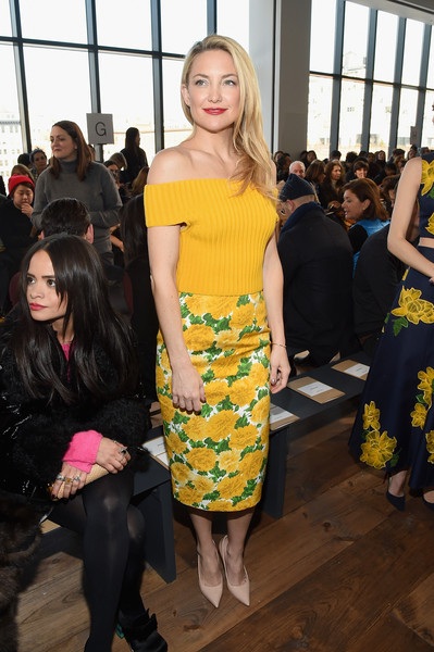 Kate Hudson - Gái hai con vẫn đẹp rạng ngời - 19 Nữ diễn viên nổi tiếng rực rỡ với váy vàng.