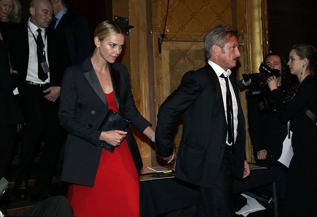 Charlize Theron đẹp đôi bên Sean Penn - 9 Charlize Theron