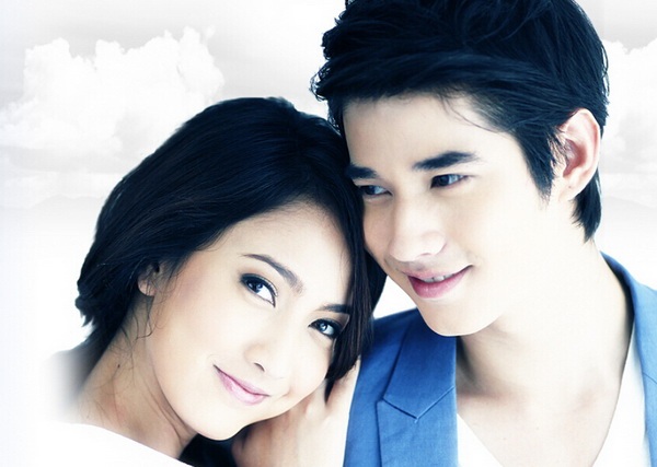“Hoàng tử lai” Mario Maurer phải lòng nữ MC nổi tiếng - 2 Chuyện tình giữa hot boy “tình người duyên ma” với nữ MC