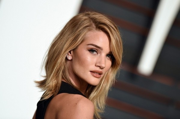 Christina Aguilera đọ dáng siêu mẫu - 4 Rosie Huntington và Jason Statham