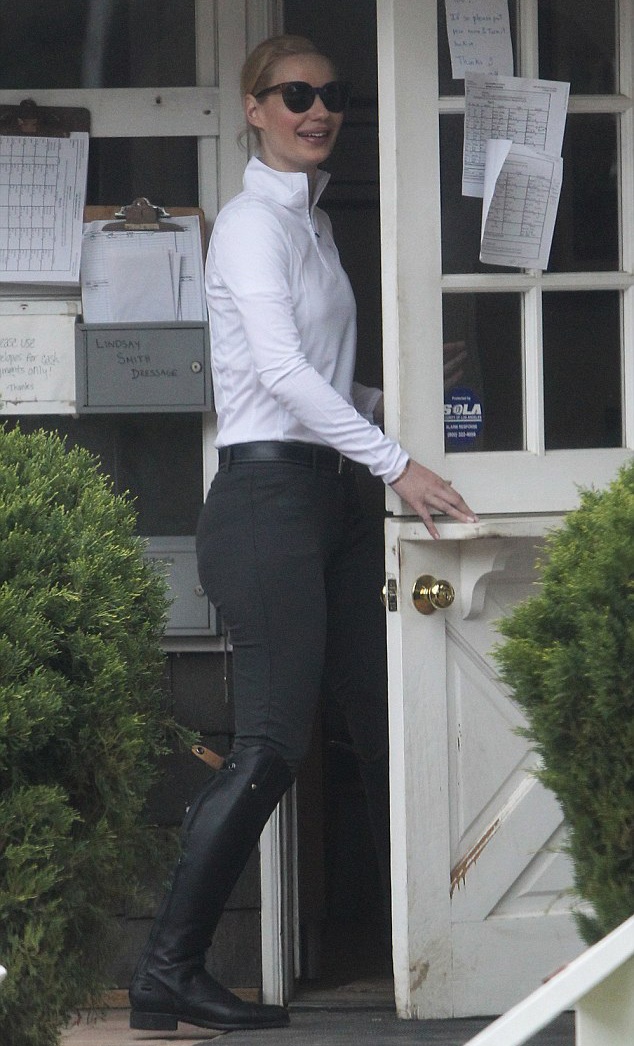 Iggy Azalea học cưỡi ngựa - 2 Iggy Azalea