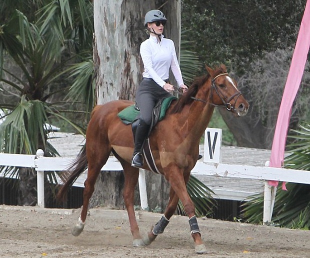 Iggy Azalea học cưỡi ngựa - 5 Iggy Azalea