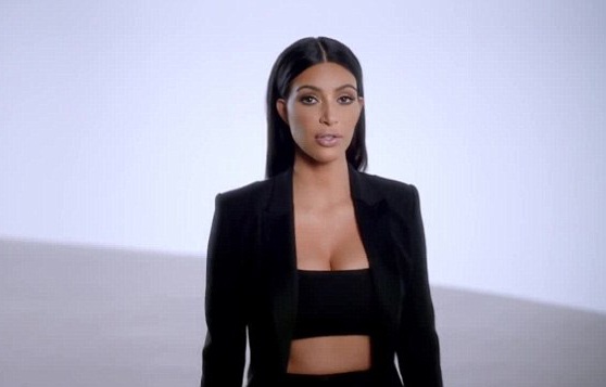 Gia đình Kim Kardashian đáp máy bay riêng tới Arizona - 10 Kim Kardashian