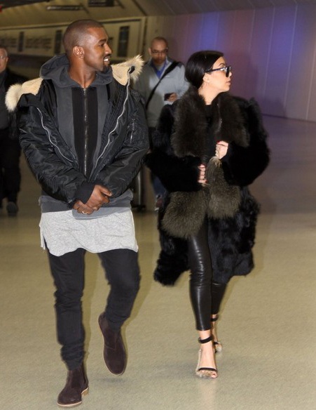 Gia đình Kim Kardashian đáp máy bay riêng tới Arizona - 8 Kim Kardashian
