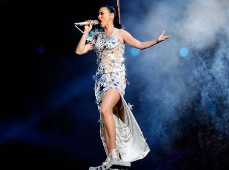 Màn trình diễn cực hoành tráng của Katy Perry - 10 VN