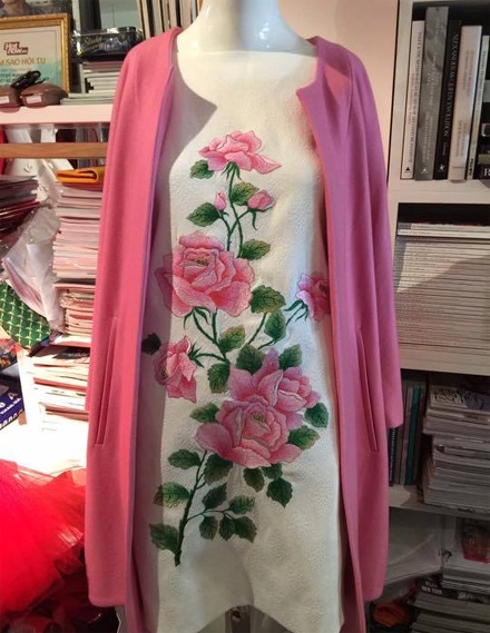 Họa tiết thêu tinh xảo trên mẫu váy áo của Đỗ Mạnh Cường