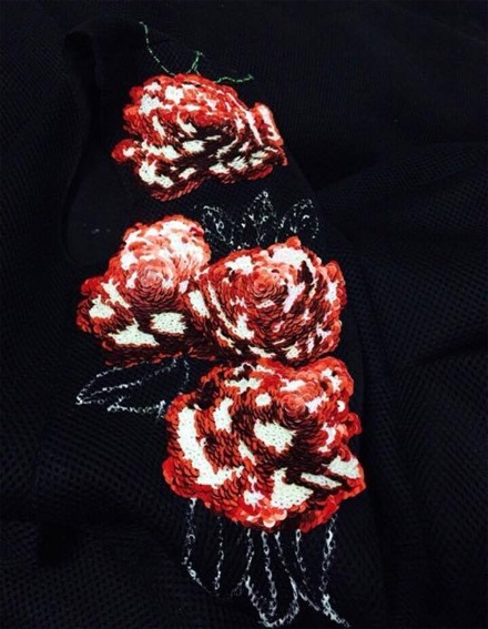 Họa tiết thêu tinh xảo trên mẫu váy áo của Đỗ Mạnh Cường