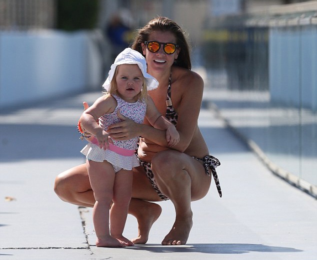 Hoa hậu xứ Wales - Bà mẹ một con nóng bỏng - 4 Imogen Thomas