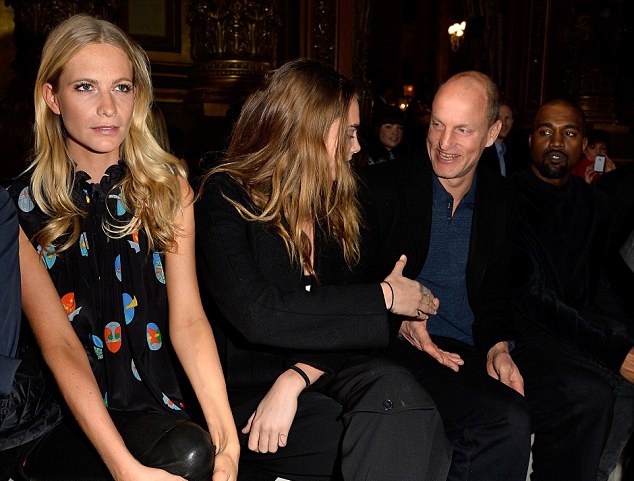 Siêu mẫu 9X sành điệu đi xem show của Stella McCartney - 7 Cara Delevingne