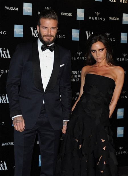 Victoria Beckham “kém tươi” bên chồng điển trai - 4 VN