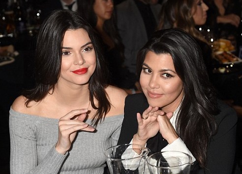 Em cô Kim đẹp như mộng với áo hở vai - 1 Kendall Jenner