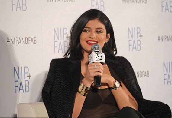 Em cô Kim bốc lửa quá đà ở tuổi 17 - 8 Kylie Jenner