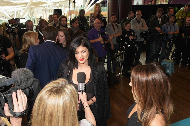 Em cô Kim bốc lửa quá đà ở tuổi 17 - 11 Kylie Jenner