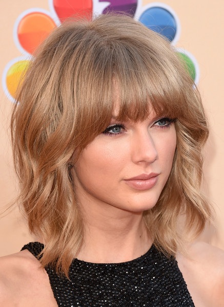 Taylor Swift đẹp nuột nà trên thảm đỏ - 2 Nữ ca sỹ Taylor Swift