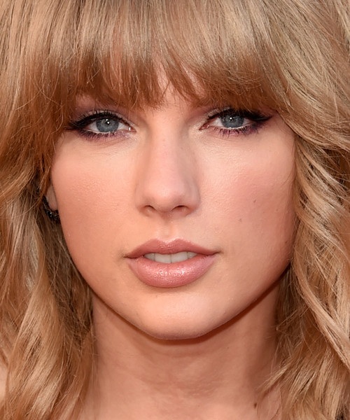 Taylor Swift đẹp nuột nà trên thảm đỏ - 3 Nữ ca sỹ Taylor Swift