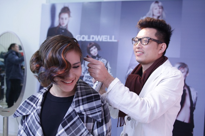 Thanh lịch thời thượng với Color Zoom 2015 - 2 Biến hóa bằng cách tạo kiểu lọn xoăn bồng bềnh, nổi loạn nhưng vẫn nữ tính