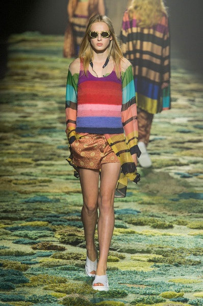 Bộ sưu tập rực rỡ sắc màu của Dries Van Noten - 2 Dries Van Noten at Paris Fashion Week Spring 2015