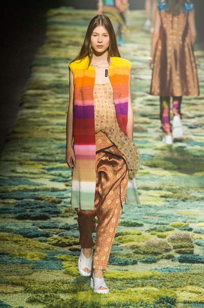 Bộ sưu tập rực rỡ sắc màu của Dries Van Noten - 5 Dries Van Noten at Paris Fashion Week Spring 2015