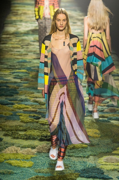 Bộ sưu tập rực rỡ sắc màu của Dries Van Noten - 8 Dries Van Noten at Paris Fashion Week Spring 2015