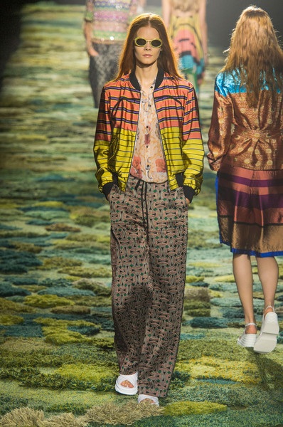Bộ sưu tập rực rỡ sắc màu của Dries Van Noten - 9 Dries Van Noten at Paris Fashion Week Spring 2015