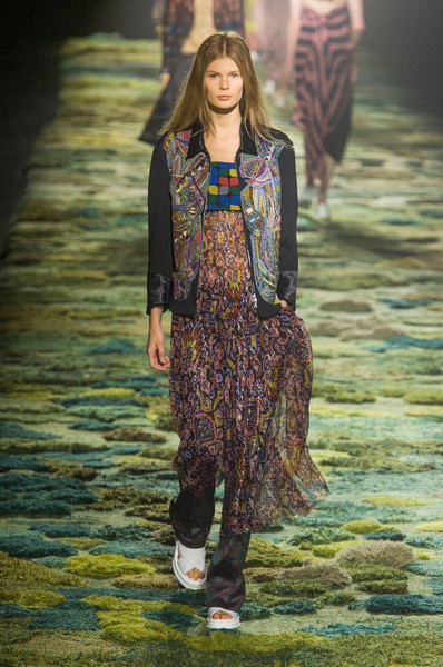 Bộ sưu tập rực rỡ sắc màu của Dries Van Noten - 16 Dries Van Noten at Paris Fashion Week Spring 2015