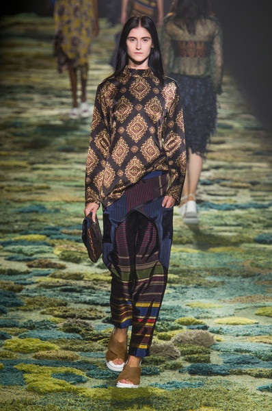 Bộ sưu tập rực rỡ sắc màu của Dries Van Noten - 21 Dries Van Noten at Paris Fashion Week Spring 2015