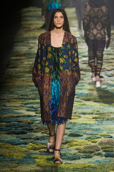 Bộ sưu tập rực rỡ sắc màu của Dries Van Noten - 23 Dries Van Noten at Paris Fashion Week Spring 2015