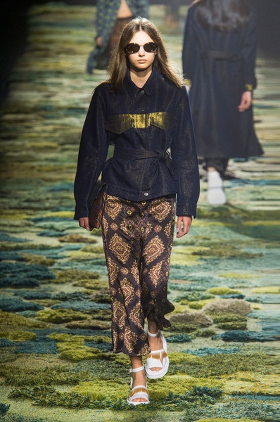 Bộ sưu tập rực rỡ sắc màu của Dries Van Noten - 27 Dries Van Noten at Paris Fashion Week Spring 2015