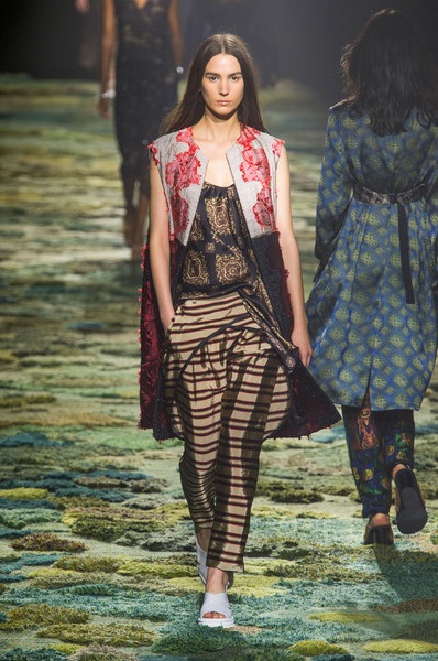 Bộ sưu tập rực rỡ sắc màu của Dries Van Noten - 28 Dries Van Noten at Paris Fashion Week Spring 2015