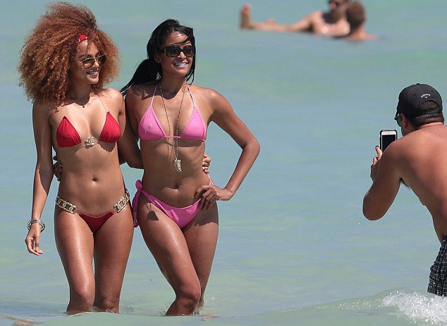 Ngỡ ngàng với thân hình hoàn hảo của người đẹp 42 tuổi - 3 Claudia Jordan