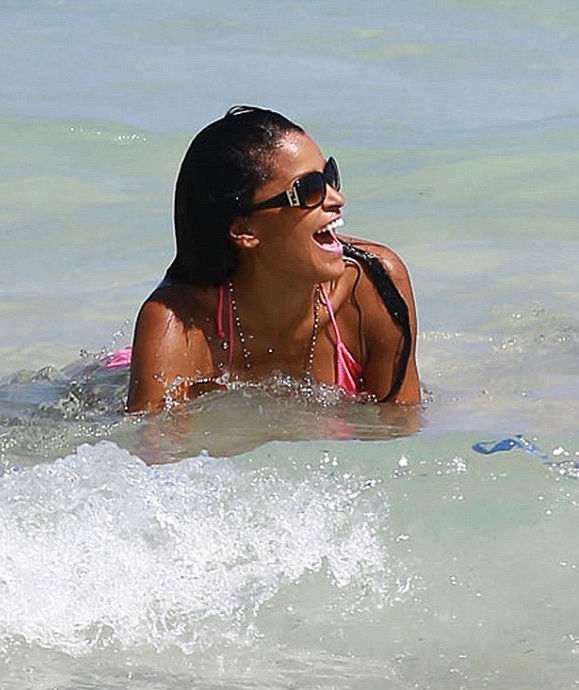 Ngỡ ngàng với thân hình hoàn hảo của người đẹp 42 tuổi - 7 Claudia Jordan