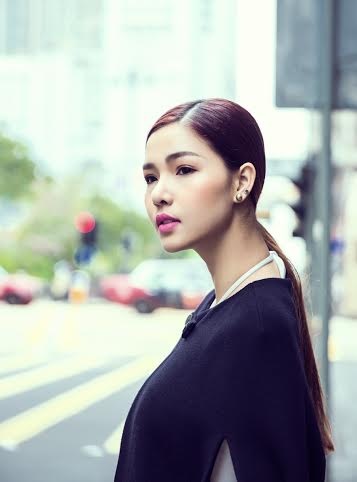 Kỳ Hân đẹp thanh lịch và tinh tế trên phố