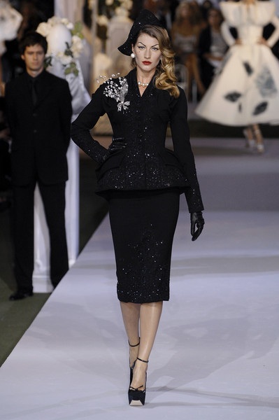 Những khoảnh khắc đẹp của Gisele Bundchen trên sàn catwalk - 11 Dior Couture, Fall năm 2007