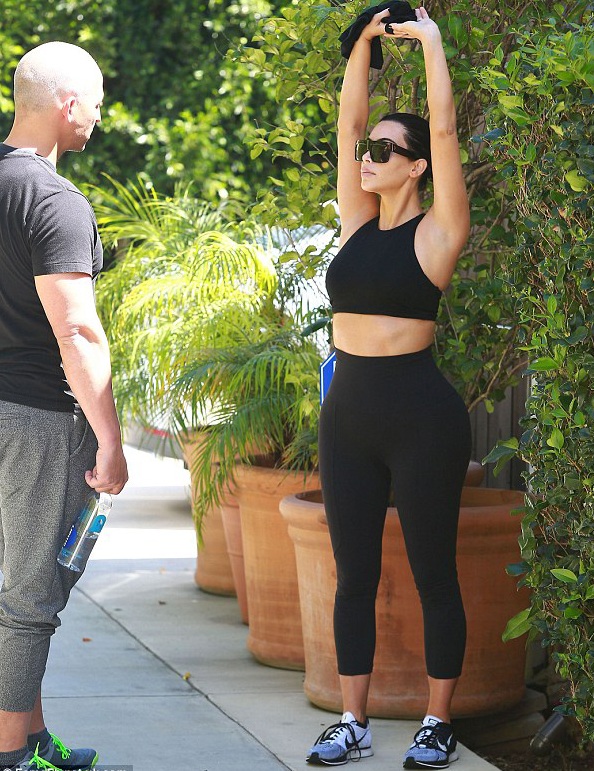 “Nghẹt thở” với đường cong của cô Kim - 2 Kim Kardashian