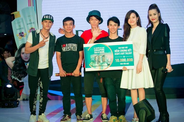 Đông Nhi - Midu lần đầu ngồi chung ghế giám khảo - 2 Đông Nhi - Midu lần đầu ngồi chung ghế giám khảo