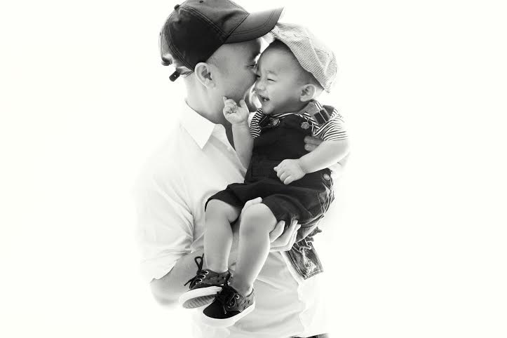 Hai bố con trông rất tình cảm trong bộ ảnh mới.