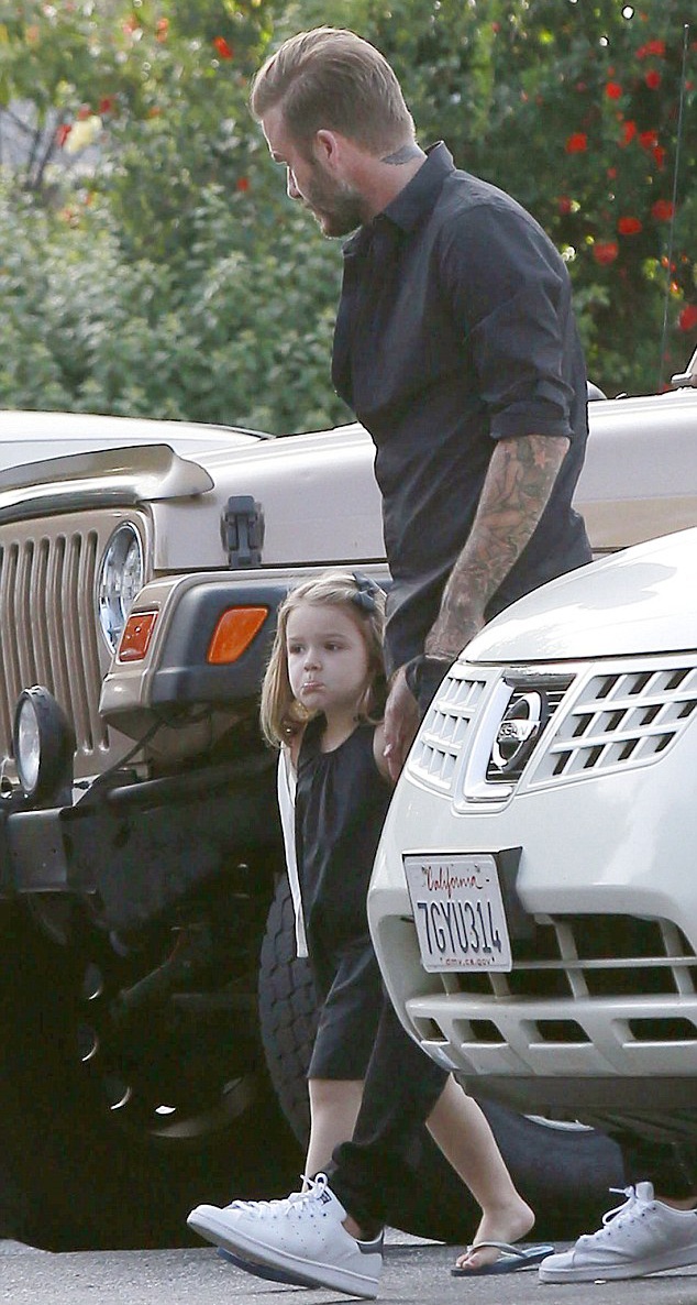 David Beckham đưa các con đi ăn - 3 David Beckham