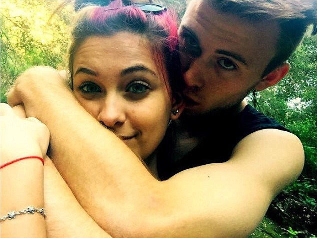 Con gái Vua nhạc Pop hạnh phúc khoe bạn trai - 1 Paris Jackson
