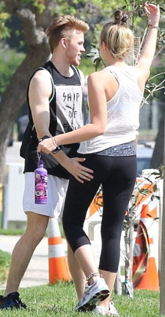 Con gái Vua nhạc Pop hạnh phúc khoe bạn trai - 5 Paris Jackson