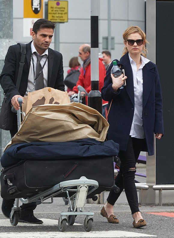“Lọ Lem” Lily James xinh như công chúa tại Nhật Bản - 9 Lily James