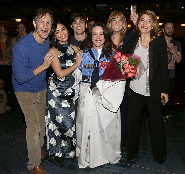 “Sao” phim High School Musical rạng rỡ trên sân khấu kịch - 14 Vanessa Hudgens