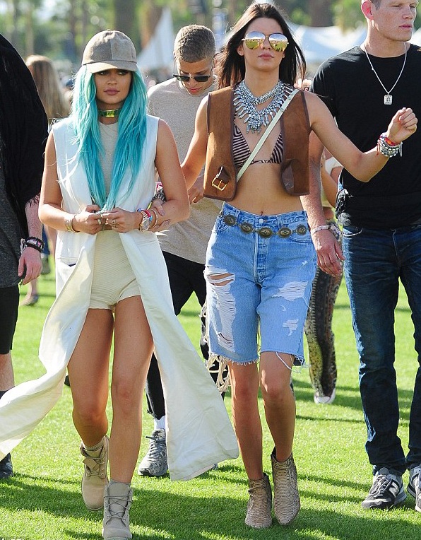 Hai em cô Kim tung tăng dự liên hoan âm nhạc - 10 Kendall Jenner