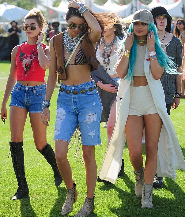 Hai em cô Kim tung tăng dự liên hoan âm nhạc - 11 Kendall Jenner